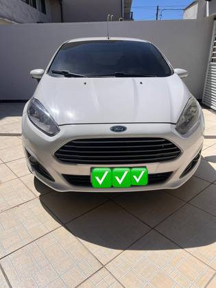 FORD FIESTA 1.6 SE HATCH 16V FLEX 4P POWERSHIFT FORD FIESTA 1.6 SE HATCH 16V FLEX 4P POWERSHIFT